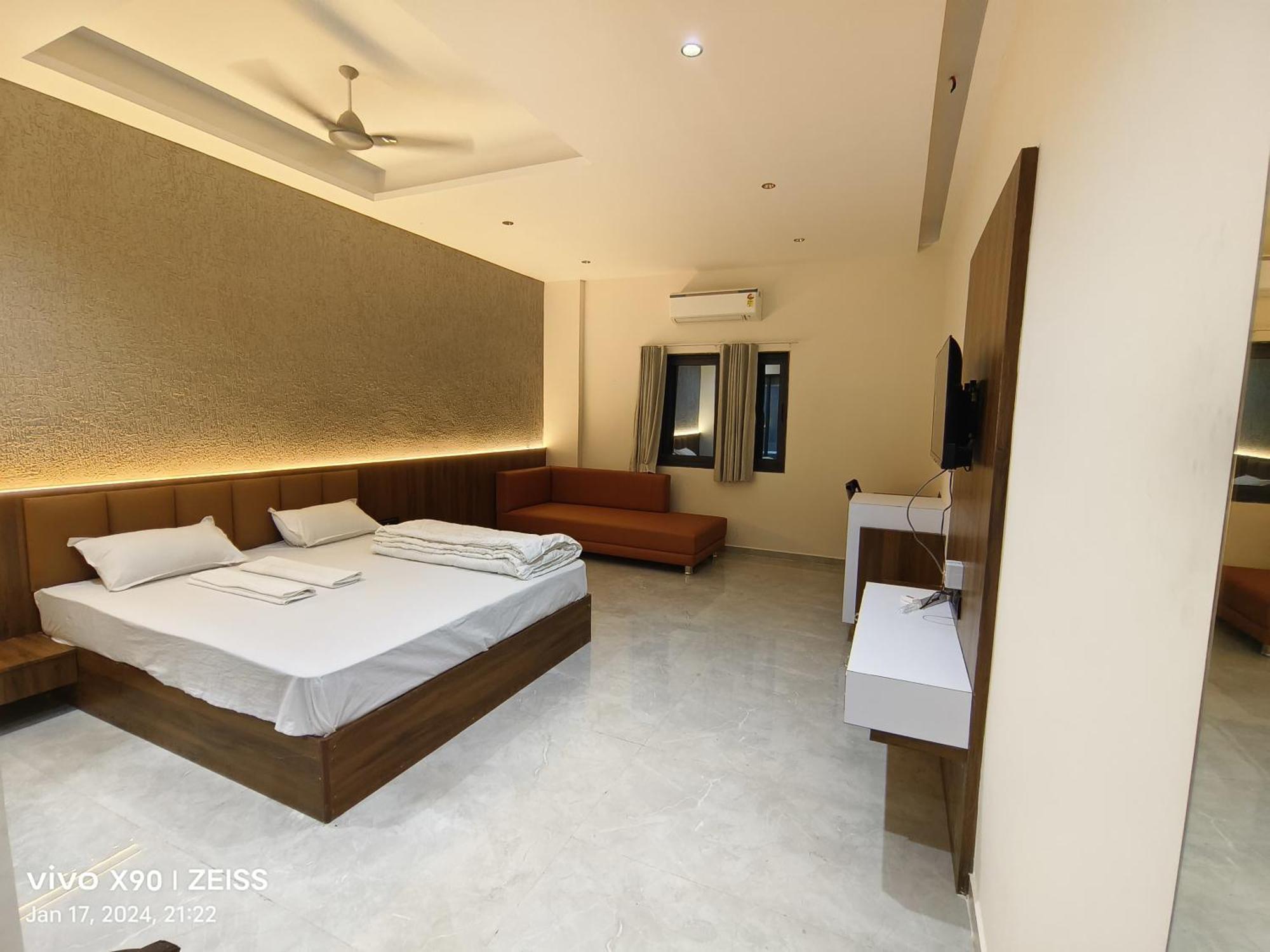 Hotel The Grand Khodiyar Visnagar Kültér fotó