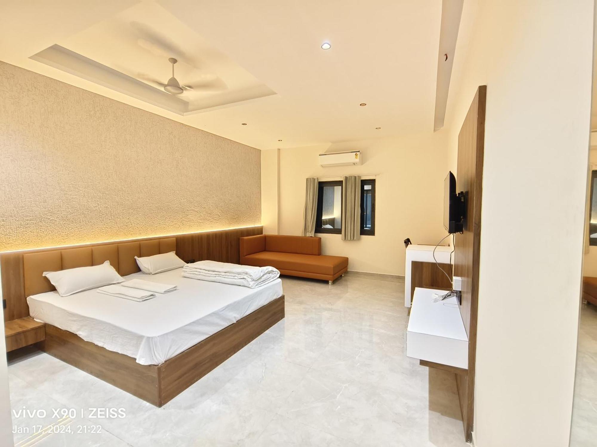 Hotel The Grand Khodiyar Visnagar Kültér fotó