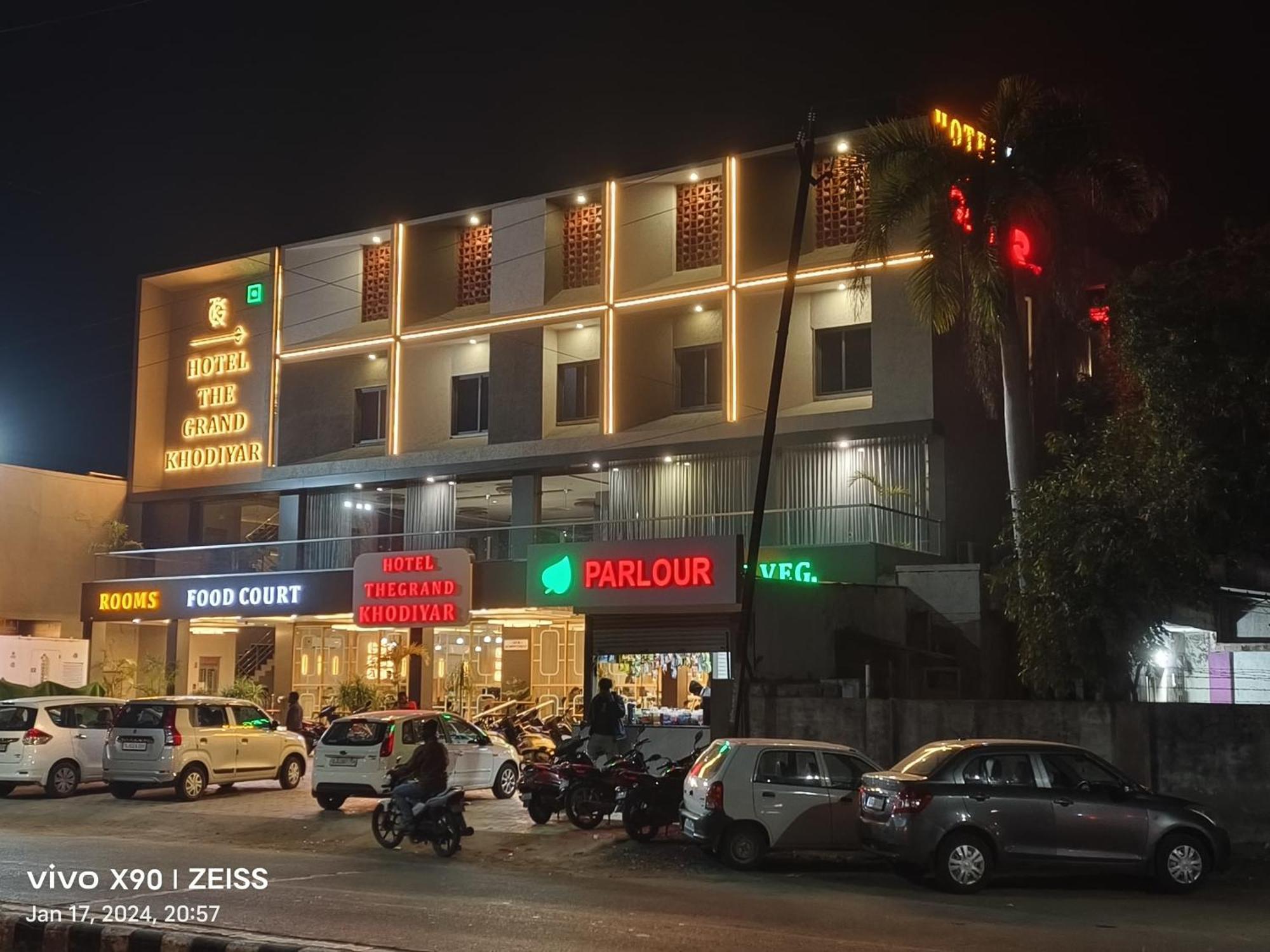 Hotel The Grand Khodiyar Visnagar Kültér fotó