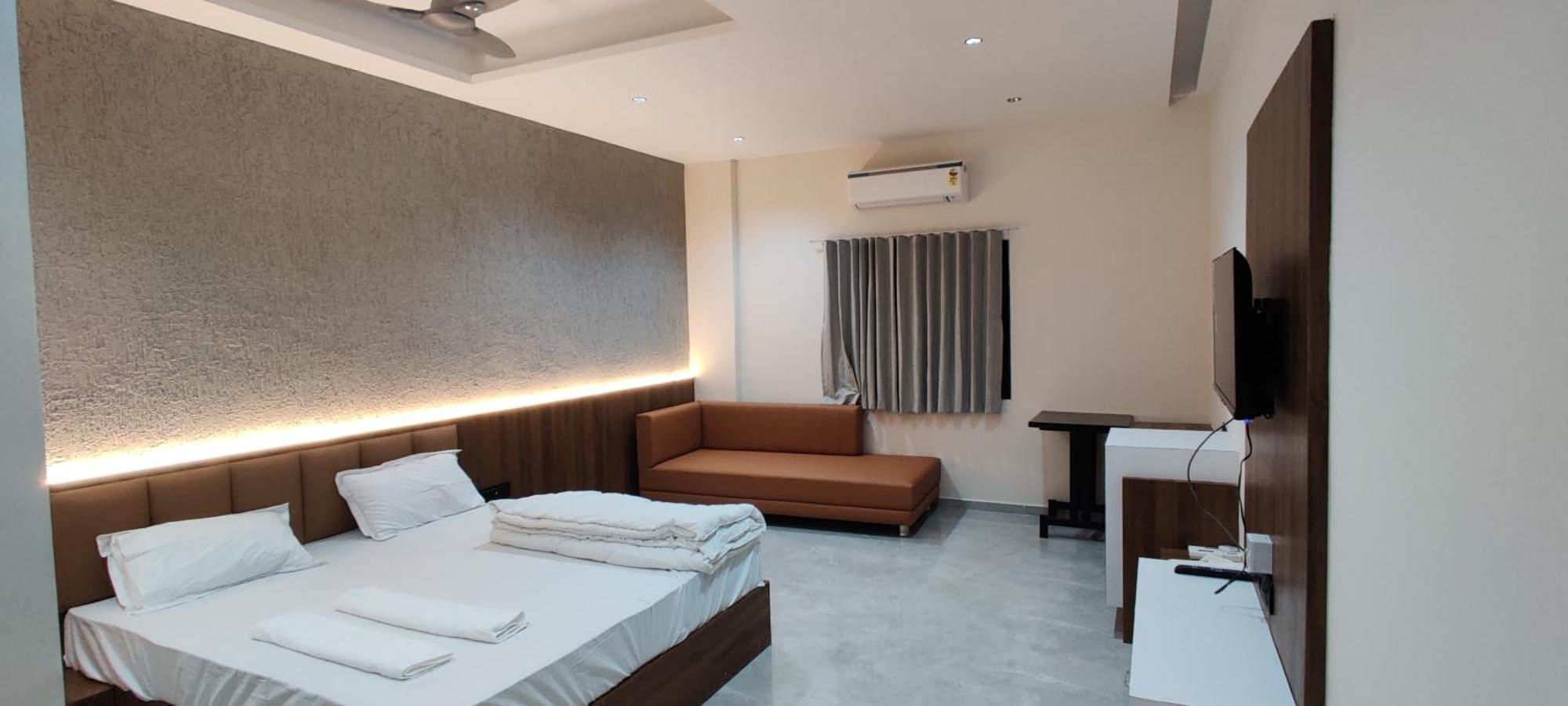 Hotel The Grand Khodiyar Visnagar Kültér fotó