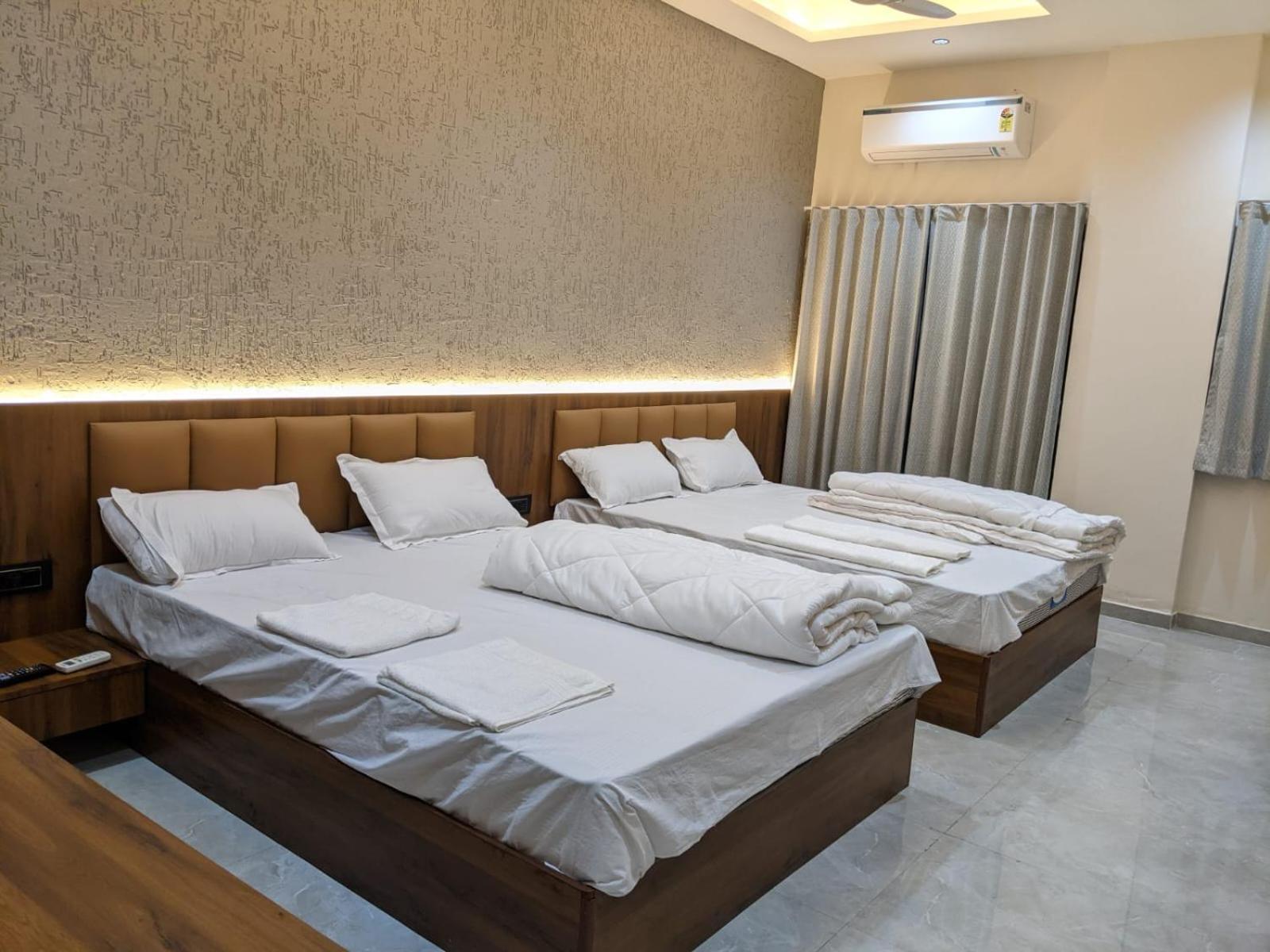 Hotel The Grand Khodiyar Visnagar Kültér fotó